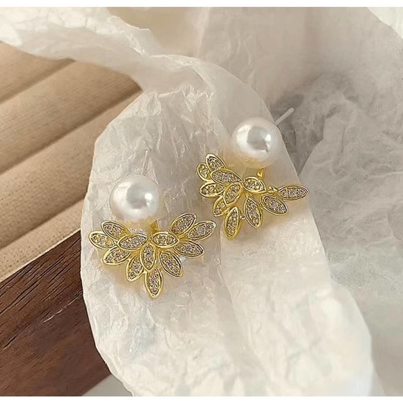 Simple Leaf Shape Faux Pearl Ear Jacket Earrings - Picture 2 of 7
